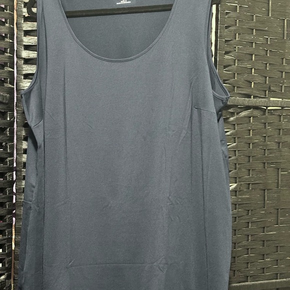 Bundle of Catherines Sleeveless Tanks - Picture 6 of 6
